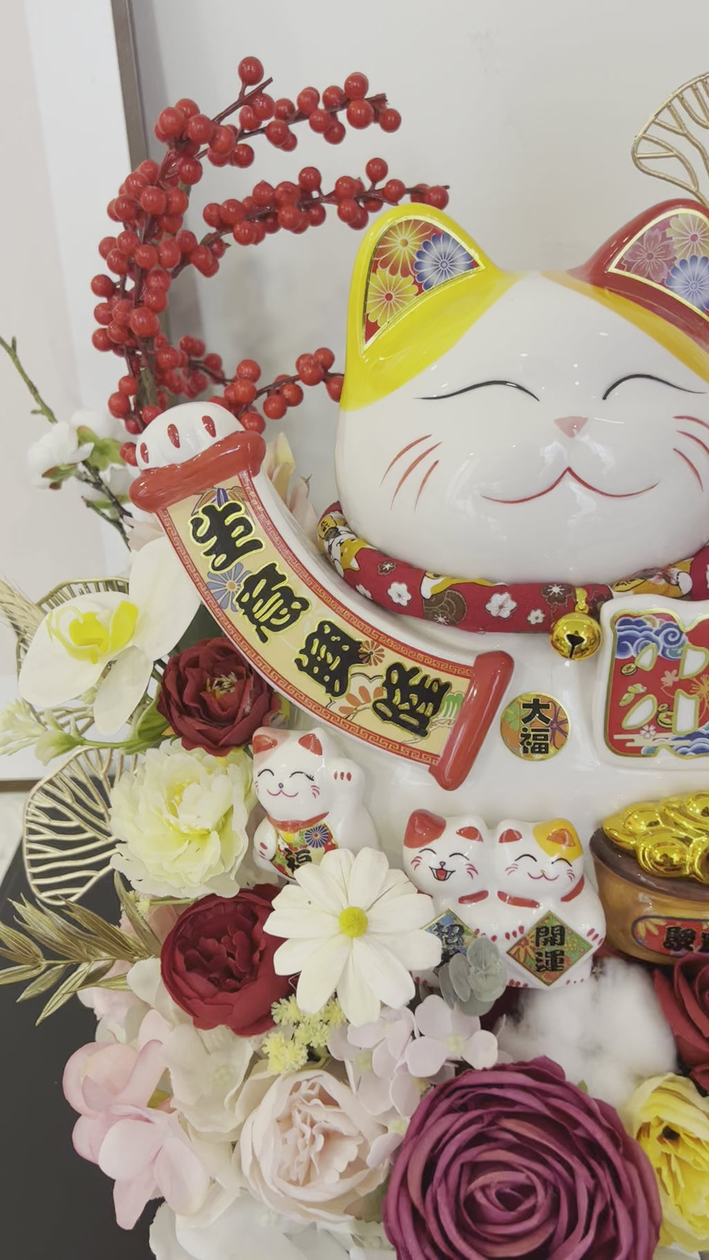 Giant Fortune Cat Grand Opening Gift Box Close